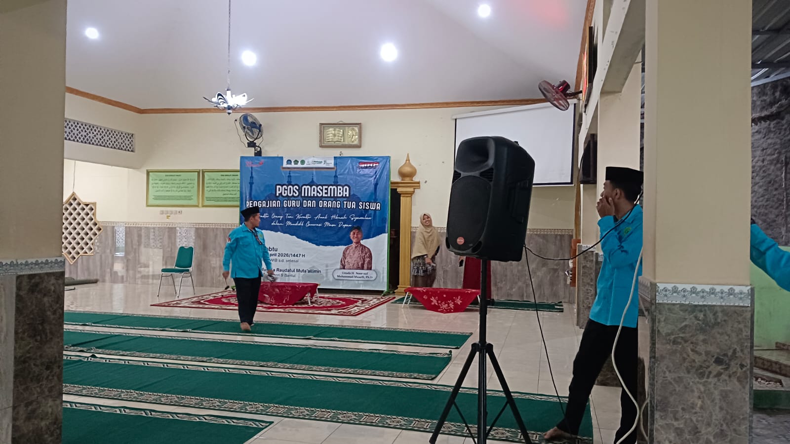 Sambut PGOS MTsN 9 Bantul, Panitia Lakukan Kerja Bakti Bersama